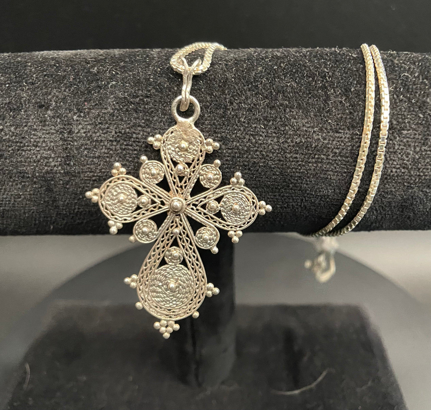 J22-Silver Filigree Cross pendant with chain